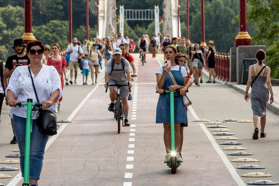 A pedestrian bridge in Kiev