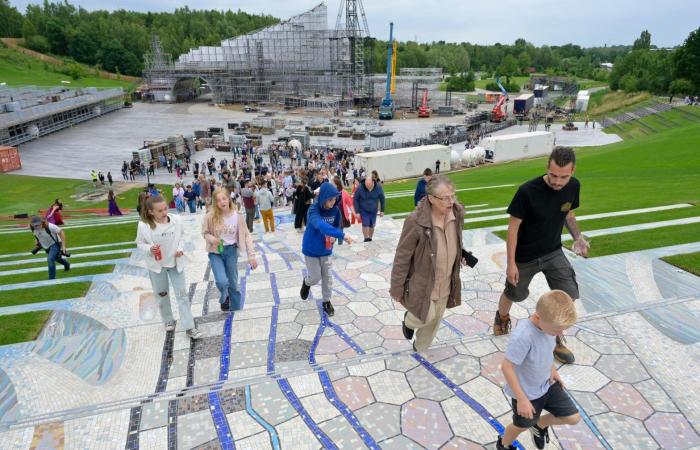 Tomorrowland unveils mosaic staircase ‘Stairway To Unity’ in De Schorre: “A great added value in the park” (Antwerp)