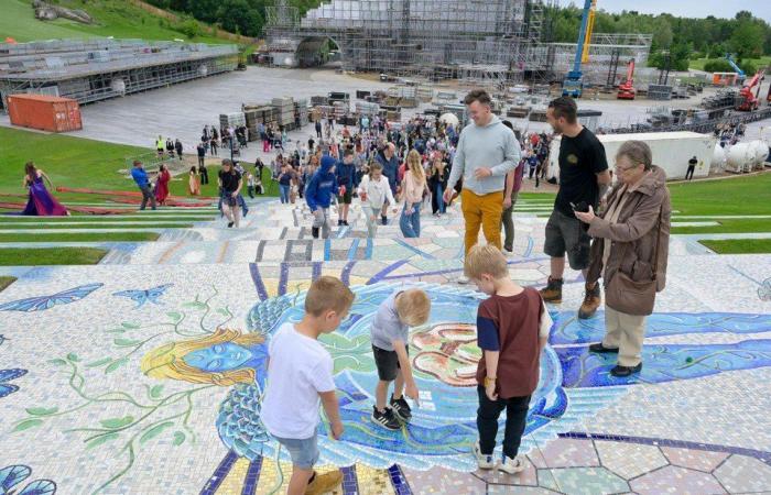 Tomorrowland unveils mosaic staircase ‘Stairway To Unity’ in De Schorre: “A great added value in the park” (Antwerp)