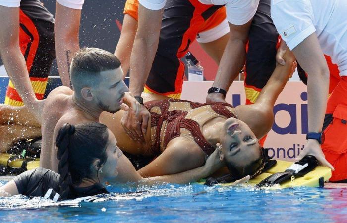 Strong images at the World Cup: Anita Alvarez (25) becomes unconscious in the water after exercise, coach jumps into the pool to save her