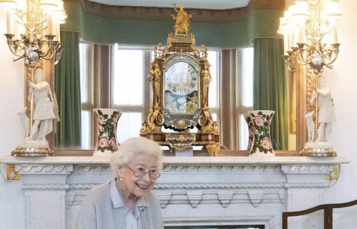 Worries about ‘bruised’ hands of the Queen after appointment of new prime minister | Royalty