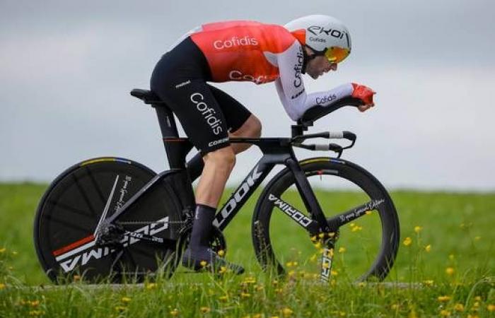 Thibau Nys loses leader’s jersey to Ayuso after soaking wet time trial, Van Wilder advances to a good second place | Cycling