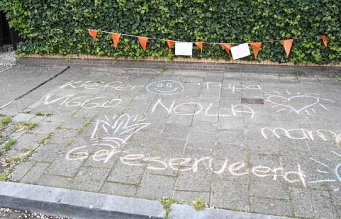 Live King’s Day | First Orange fans already in Emmen, Rutte congratulates the king