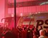 LIVE in Eindhoven | PSV fans welcome players at Philips Stadium with red torches and fireworks, but the championship has not yet been won | Eindhoven