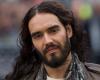 Actor Russell Brand (48) is baptized in the Thames to leave the past behind him: “Gives me the chance to die and be reborn”