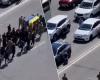 LOOK. Motorists in Kiev get out of their cars en masse during the funeral of a fallen soldier | Home