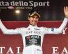 Cian Uijtdebroeks beams in the white jersey after 2 Giro days: “I couldn’t believe it at first”