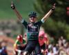 Marianne Vos takes 2nd stage victory in the Vuelta with force majeure thanks to perfect timing on an angry slope