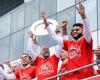Live PSV celebration | Players on the flat cart for a tour through Eindhoven