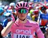 Giro peloton is preparing for a beautiful hill ride on Tuscan gravel roads
